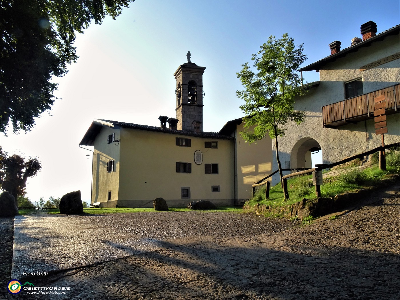 01 Partenza dal Santuario della Madonna del Frassino (954 m) di Oneta- Val del riso.JPG